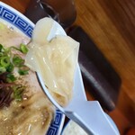 純とんこつ無双 - しっかりと味がついたワンタン