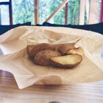 ビトウィーン ザ ブレッド - 