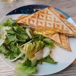 Cafe Skoll - ホットサンドたまごタルタル