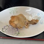 茶坊 - 茶坊ラーメンとルーロー飯に付属の手羽元