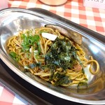 スパゲッティーのパンチョ - 季節限定　鮭ときのこのバター醬油スパ　小　アップ　鮭がゴロッとおりました　香りヤバいです　もう少し空いてたら週一で通いたい！