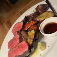 カルネジーオ イースト - 