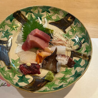 桂 - お造りの盛り合わせ。メジマグロ、カワハギ、赤貝、鳥貝、タコ、イカ、くじら
