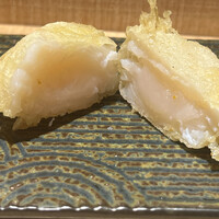 天冨良 麻布よこ田 新宿別邸 - 14.ホタテの天ぷら（断面）