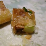 yokoyama - 名人アスパラと蛸のラグーの春巻き  ジェラート状にした蕗のとうのソース 土佐文旦 チーズ