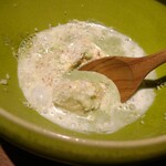 yokoyama - 抹茶 桜餡のアイス 杏仁のエスプーマ 桜のスープ系のホワイトチョコ