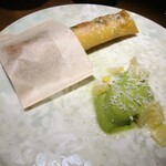 yokoyama - 名人アスパラと蛸のラグーの春巻き  ジェラート状にした蕗のとうのソース 土佐文旦 チーズ