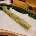 勢麟 - アスパラガスの頭、軸とは違った食感