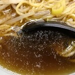 中華料理大吉亭 - ラーメンのスープ