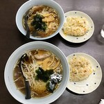 Chuuka Ryouri Daikichitei - ラーメン半チャーハンセット(上)  と ラーメン大盛半チャーハンセット(下)