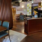 ステーキハウス 優味 - 店内(テーブル席は個室、半個室のように使える作りのところもありました)