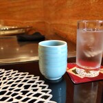 ステーキハウス 優味 - 温かいお茶とお水