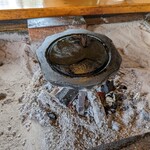 山見茶屋 - 溶岩焼きの鉄板。