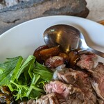 山見茶屋 - おばさんから説明を受けた「にんにくを煮たもの」だが、これだけでもご飯が進むやつ。