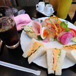 喫茶キャロル - 料理写真:令和5年5月
ランチサービス 660円
アイスコーヒー、サンドウィッチ、サラダ