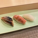 Sushi Kamiyama - 烏賊はお塩　まぐろ　