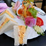 喫茶キャロル - 令和5年5月
ランチサービス 660円
アイスコーヒー、サンドウィッチ、サラダ