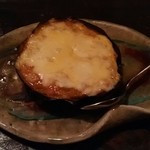 酒盃 - 丸なすの鶏味噌チーズ焼き