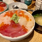 熱海銀座おさかな食堂 - おさかな食堂5色丼と味噌汁