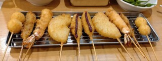 Manyoshi - うずら、肉串、エビ、玉ねぎ、ささみ梅肉