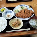 定食の店　つかさ - 料理写真:トンカツ定食1100円