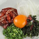 Horse meat yukhoe