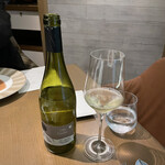 Bulls Tokyo - フランス産のレ・ヴィニョー ヴィオニエ デ ローヴ。美味し。