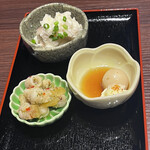 おばんざい家バー 喜怒哀楽 - 突き出し2→ちょっと食べてしまってます(笑)