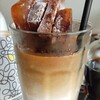 コージー コーヒー - 料理写真:精進氷カフェオレ(660円)。珈琲氷とミルクの入ったグラスにボトルの珈琲を注いで出来上がり～コクと苦みがあって美味しいコーヒーでした。