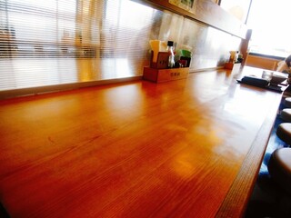 甲府下石田食堂 - 長〰️いテーブル席