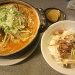 玉蘭苑 - 砂鍋麻辣刀削麺セット