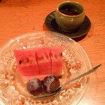 Diner とよ福 - お茶にデザートのフルーツ