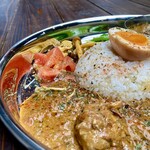 RE:RAKUDO - あいがけカレー　チキンカレーとフィッシュビンダルウ