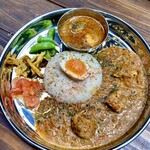 RE:RAKUDO - あいがけカレー　チキンカレーとフィッシュビンダルウ