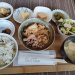 カフェ・アカリ - ワンコインランチ(すき焼き)