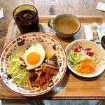 ラフ&タフ コーヒースタンド - ロコモコ丼