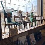 ラフ&タフ コーヒースタンド - 店内窓際インテリア