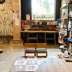 ラフ&タフ コーヒースタンド - 店内の様子