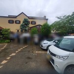 レ・シュー - 当日は雨にも関わらず10:05来訪時には お店の外に30人と店内に10人の並びで購入までに50分要しました