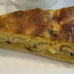 ポーズカフェ - キッシュ　魚介類の味がしました。中は何が入ってるのか。めちゃくちゃ美味しいです。