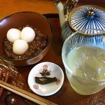 甘処 あかね - あかねの煮あずき＋玄米茶セット（冷茶で）