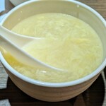 上海軒 - コーンと玉子のスープ
      ここのセット付属スープは戦力外だったが
      この日のは美味かった