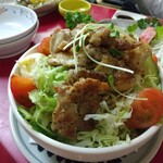 Takahana - 鸡肉沙拉800日元。分量十足！