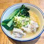 八十港 - 料理写真:水餃雲呑麺