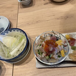 利久食堂 - 海鮮丼、スープと比べて小さくないですか？