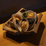 Steamed white clams and seasonal vegetables