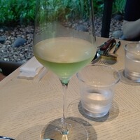 TEIEN Restaurant comodo - 白ワインで乾杯