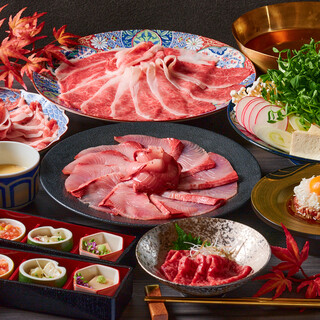 Enjoy yellowtail shabu in a dimly lit space.