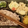 Raku Zen - 〈毎日野菜たっぷり弁当〉意外と汁気がでるので、もちはこびは注意ミャ