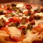 BONBON - ピリ辛チキンとフレッシュトマトのピザ